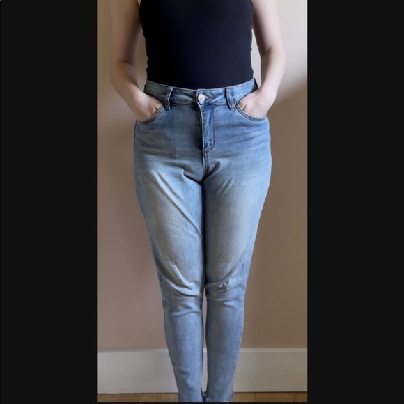 Light Wash High-Rise Super Skinny Jeans - Picture 6 of 6